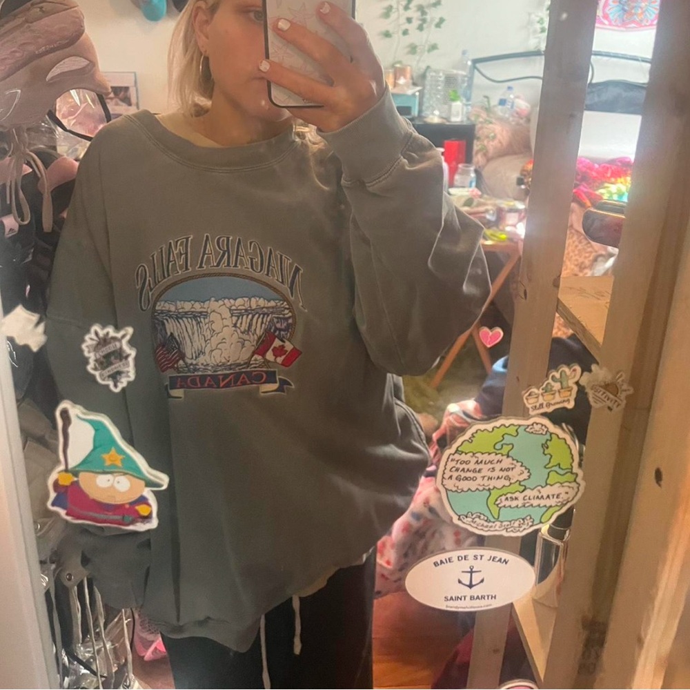 Brandy Melville Niagara Falls Canada Sweatshirt